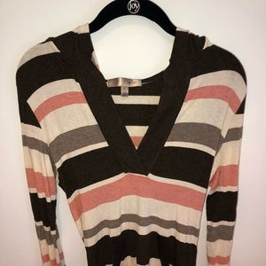 red23 Long Striped Fitted V-neck w Leather Accent